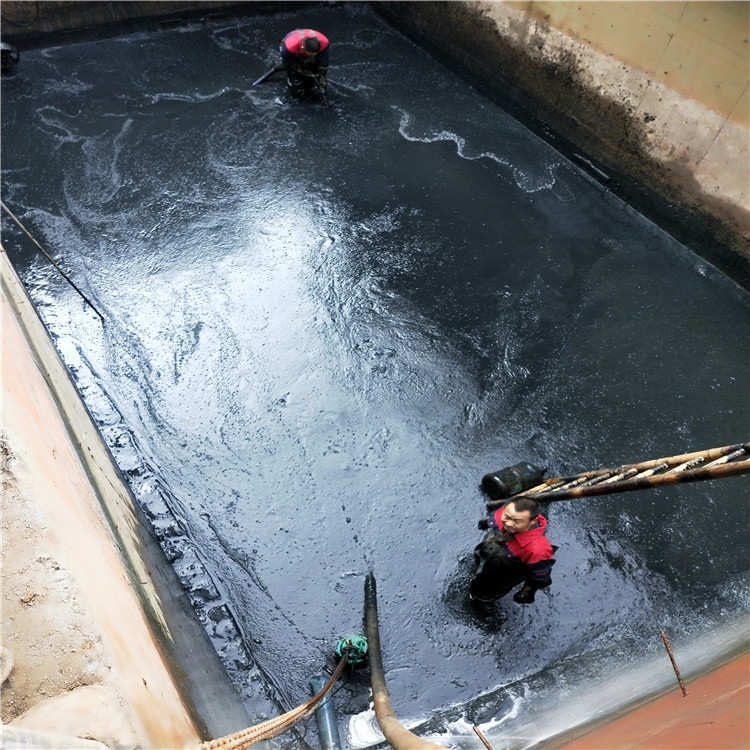 防城废水池清理