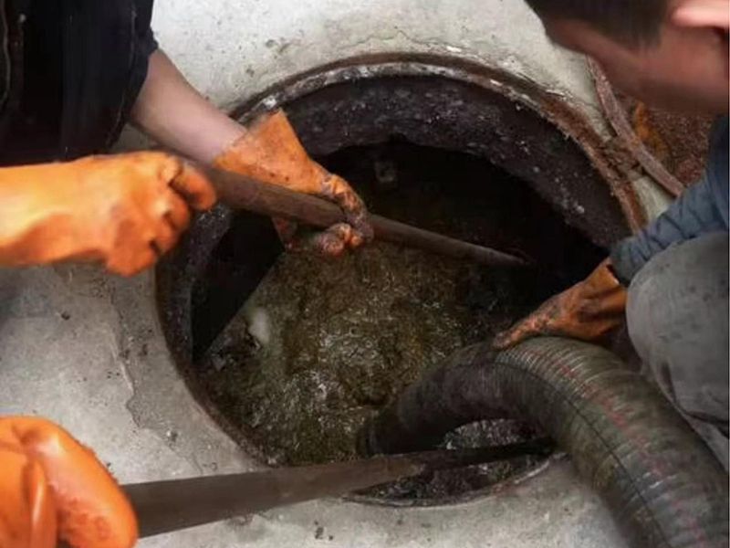 防城清理化粪池时如何避免沼气的危害?